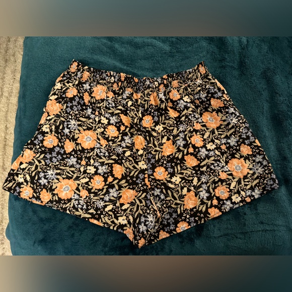 Angels XL Stretchy Floral Shorts - Picture 4 of 7